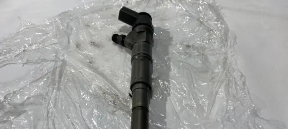 BMW 5 E60 E61 Fuel injector 445110216
