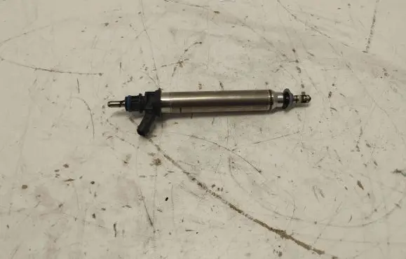 Mercedes-Benz C AMG W205 Fuel injector A2780700687
