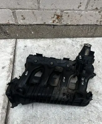 Mercedes-Benz C W204 Intake manifold A2711400004 A2711400004001 A2710903037