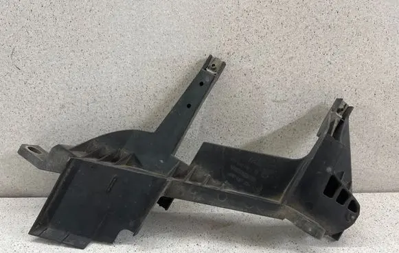 Headlight/headlamp mounting bracket