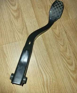 Volkswagen PASSAT B5.5 Brake pedal 8D1721140D