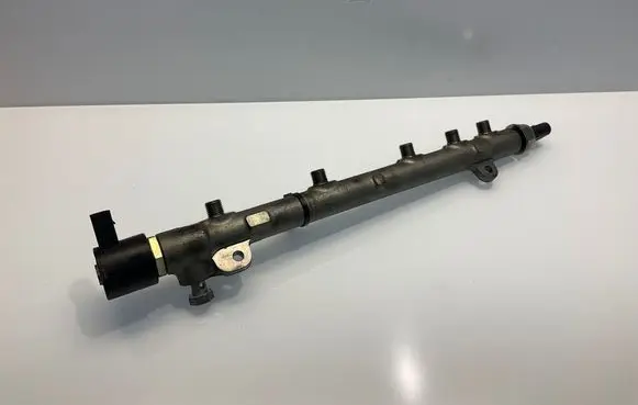 Mercedes-Benz C W204 Fuel main line pipe A6460700395 0804260536 R9144Z142A
