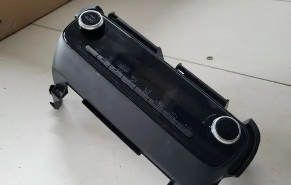 Toyota Yaris XP210 Climate control unit 559000DP30