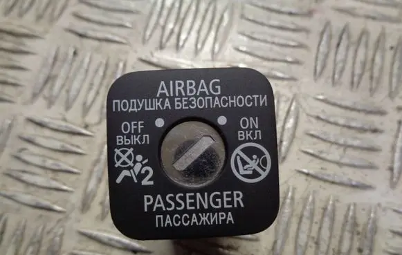 Mitsubishi Space Star Passenger airbag on/off switch 2020D47