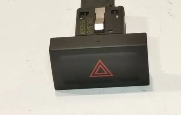 Volkswagen Tiguan Hazard light switch 5N0953509A