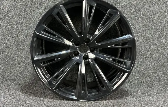 Audi Q8 R23 light alloy rim 4M8601025AT