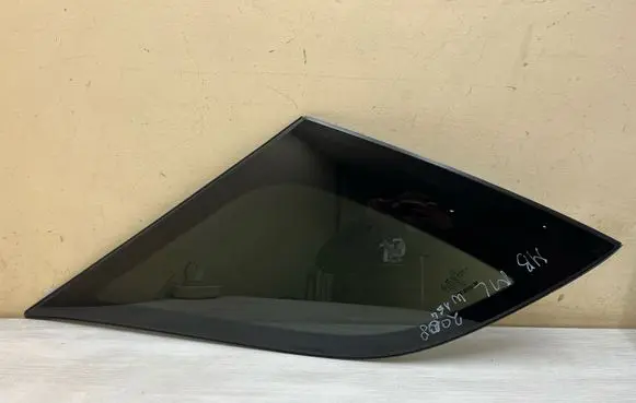 Mercedes-Benz ML W164 Front door window glass four-door A006451