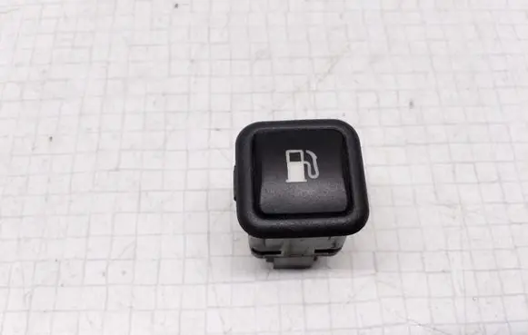 Volkswagen Golf IV Fuel tank opening switch 3B0959833A