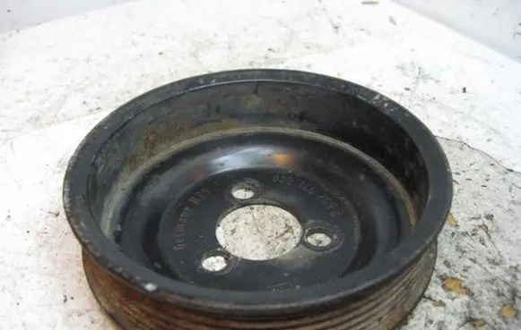 Volkswagen Golf III Power steering pump pulley 030145269A 14I16I