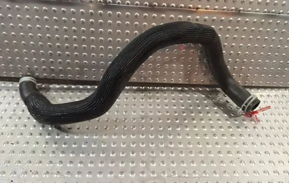 Engine coolant pipe/hose