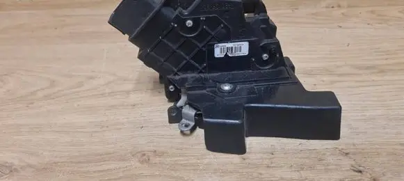 Volvo XC60 Rear door lock 30799308