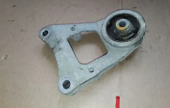 Toyota RAV 4 (XA30) Gearbox mount 42130