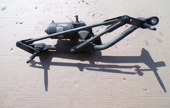 Front wiper linkage