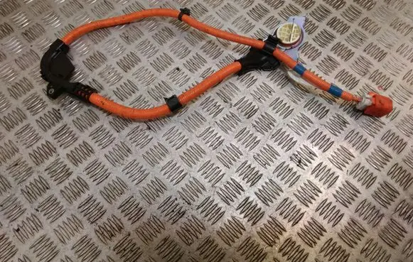 Toyota Auris E180 Positive cable (battery)
