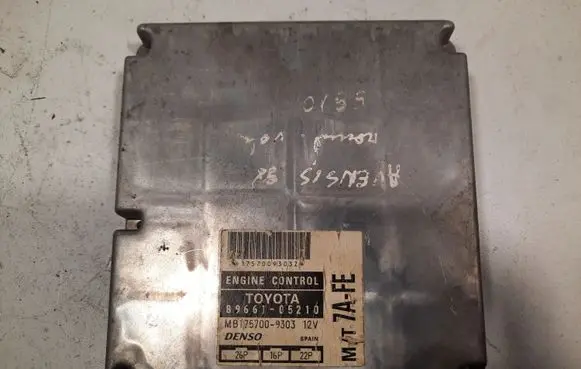 Toyota Avensis T220 Engine control unit/module MB1757009303 8966105210