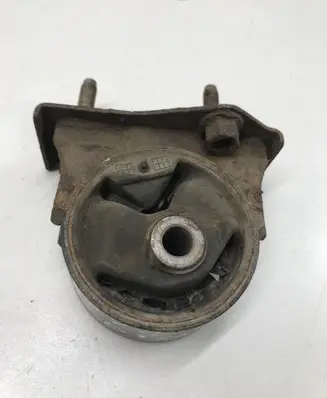 Toyota RAV 4 (XA20) Engine mount bracket