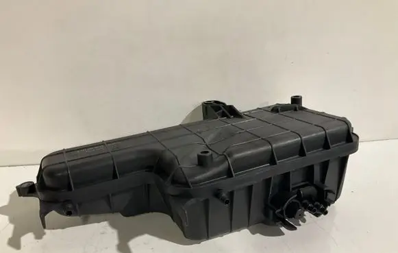 Vacuum air tank