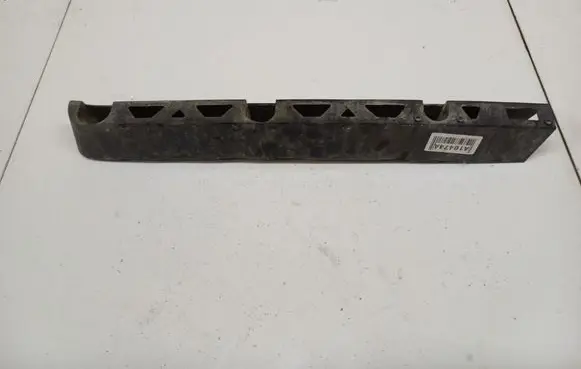 Rear bumper mounting bracket