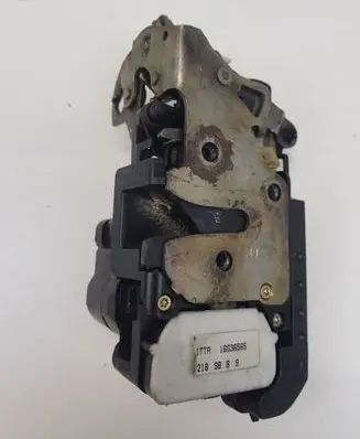 Chevrolet Blazer S10 Front door lock 16636565
