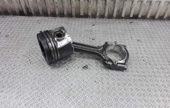 Nissan X-Trail T30 Piston with connecting rod