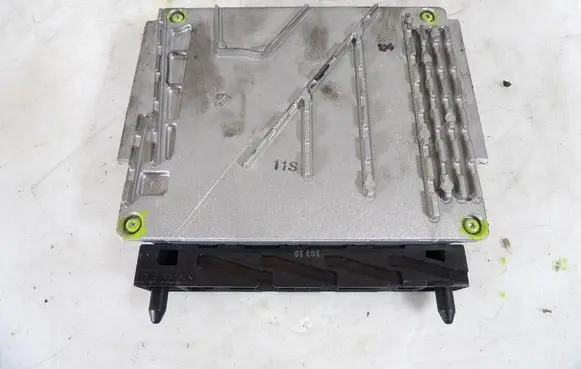 Volvo V70 Engine control unit/module ECU 30646978A
