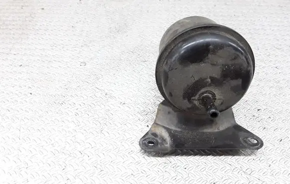 Vacuum air tank