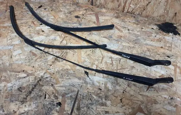 Peugeot 5008 Front wiper blade arm