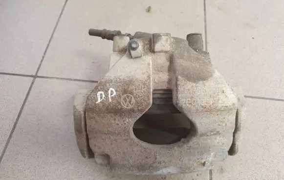 Volkswagen Transporter - Caravelle T5 Front brake caliper