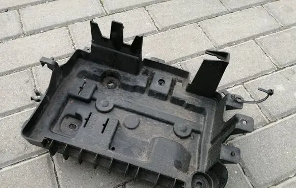 Opel Corsa D Battery tray 13296473