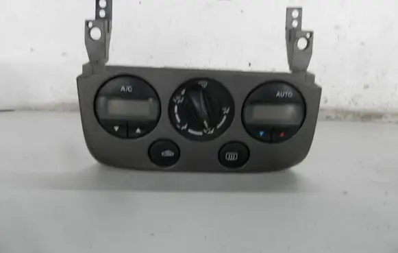 Nissan Primera Air conditioning/heating control unit 275109F600