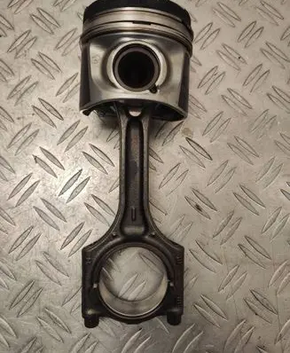 Volvo V60 Piston with connecting rod 81l123