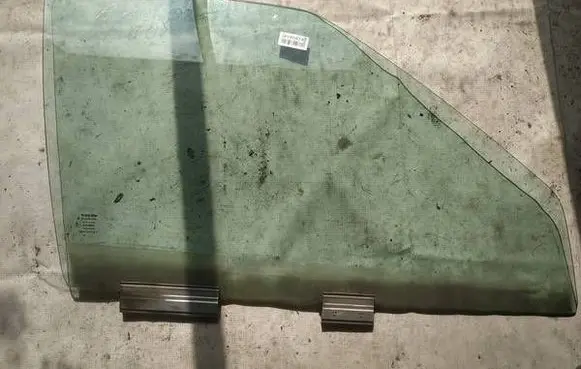 Volvo S70 V70 V70 XC Front door window glass four-door as2