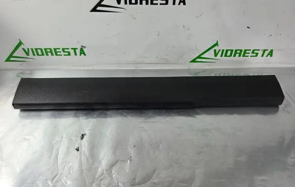Front sill trim cover