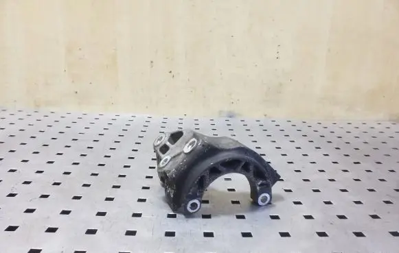 Volkswagen Touareg II Power steering pump mounting bracket 059145167AL
