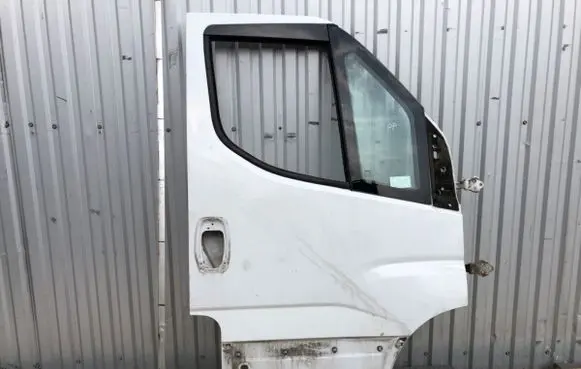 Iveco Daily 6th gen Front door