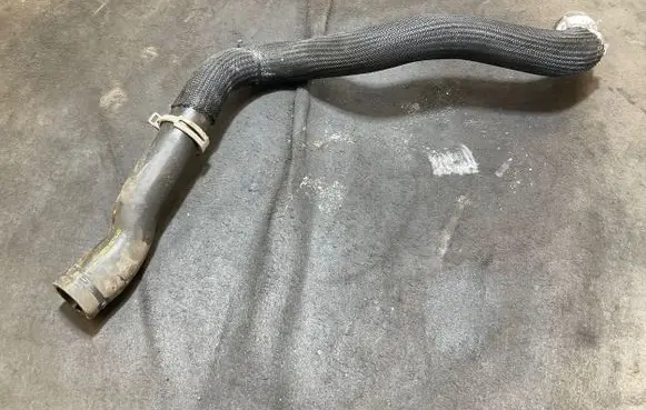Coolant pipe/hose