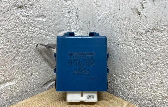 Toyota Auris 150 Door central lock control unit/module 8597012020