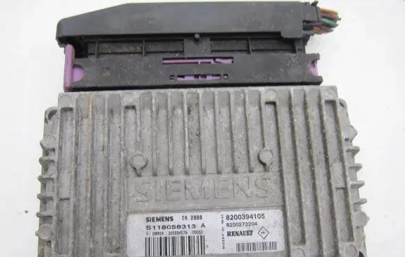Renault Megane II Engine control unit/module 8200394105