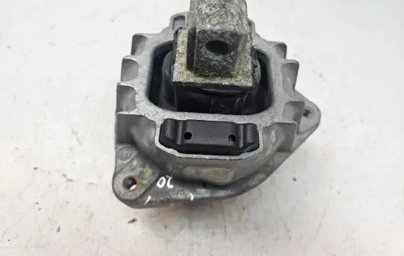 BMW 7 F01 F02 F03 F04 Engine mount bracket G2038310