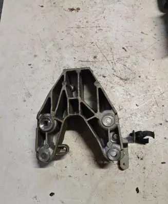 BMW X3 F25 Engine mounting bracket 6864719