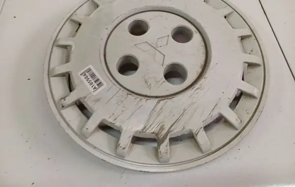 Mitsubishi Colt R14 wheel hub/cap/trim 