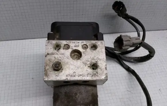 Nissan Primera ABS Pump 0265214411 476002F000