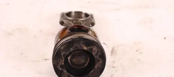 Volvo XC60 Piston with connecting rod