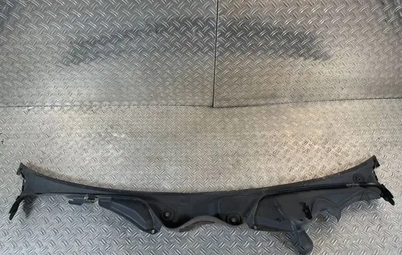 Mercedes-Benz E W211 Wiper trim A2118300013