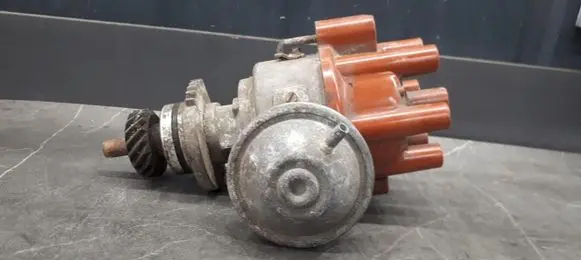 BMW 5 E28 Spark distributor 0237302039