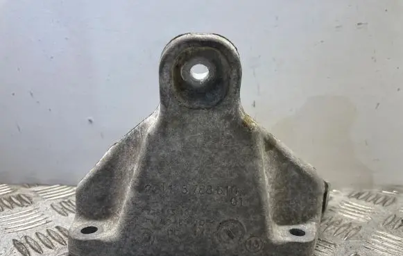 BMW 4 F32 F33 Engine mounting bracket 6788610