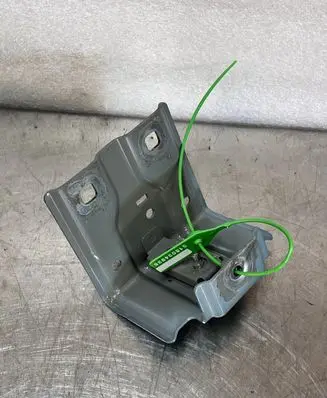 Renault Master III Fender mounting bracket 625M82800R