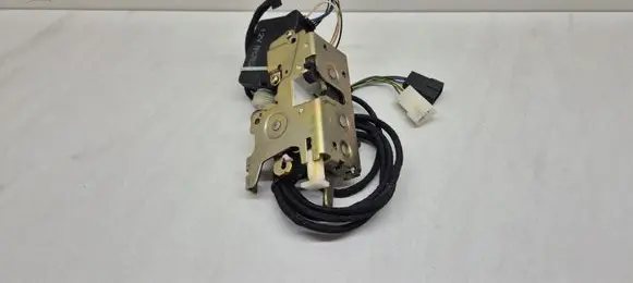 Mercedes-Benz Vito Viano W638 Front door lock 6387200435