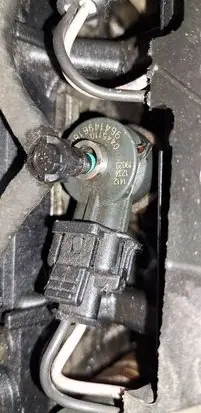 Peugeot 206 Fuel injector 0445110252