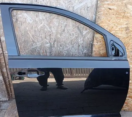 Fiat Freemont Front door